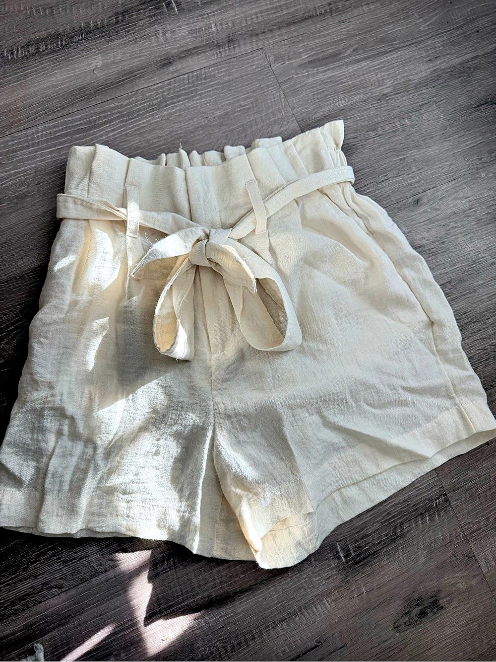 A New Day Linen Shorts in White. Size Small. Like New